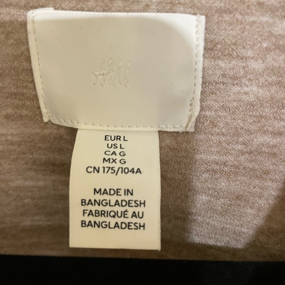 H&M Women’s Shacket - Picture 2 of 3